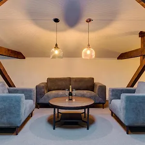 4* Hotel apartamentowy Upstairs Boutique